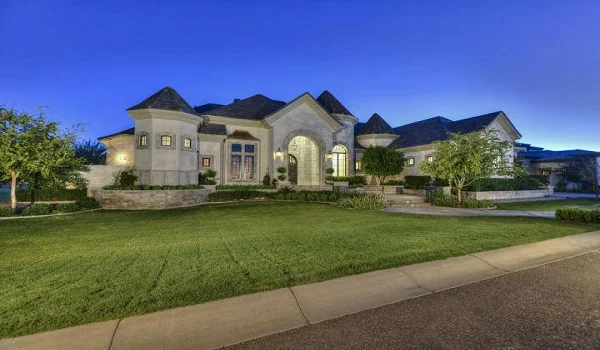 Featured Image of Prestige Oakville Apartment